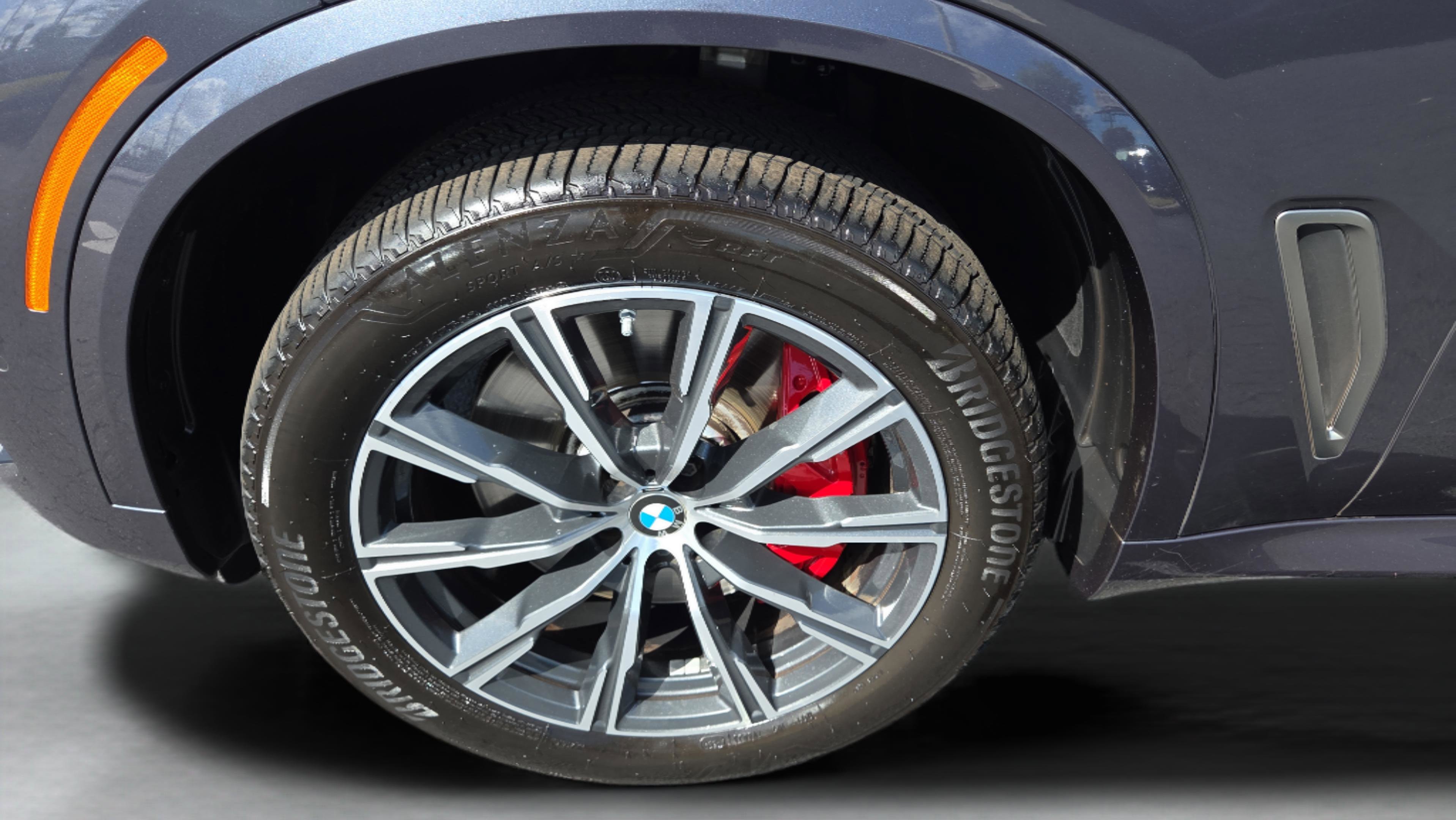 Used 2022 BMW X5 M50i image 23