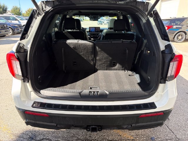 New 2026 Ford Explorer ST-Line w/ ST-Line Street Pack AWD/4WD image 8