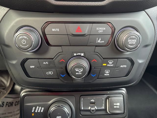 Used 2023 Jeep Renegade Latitude AWD/4WD image 18