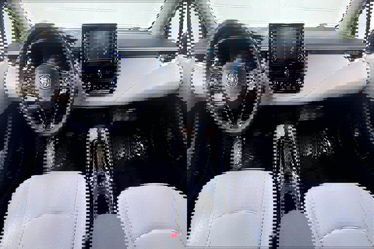 Used 2020 Toyota Corolla LE w/ Carpet Mat Package (TMS) image 19