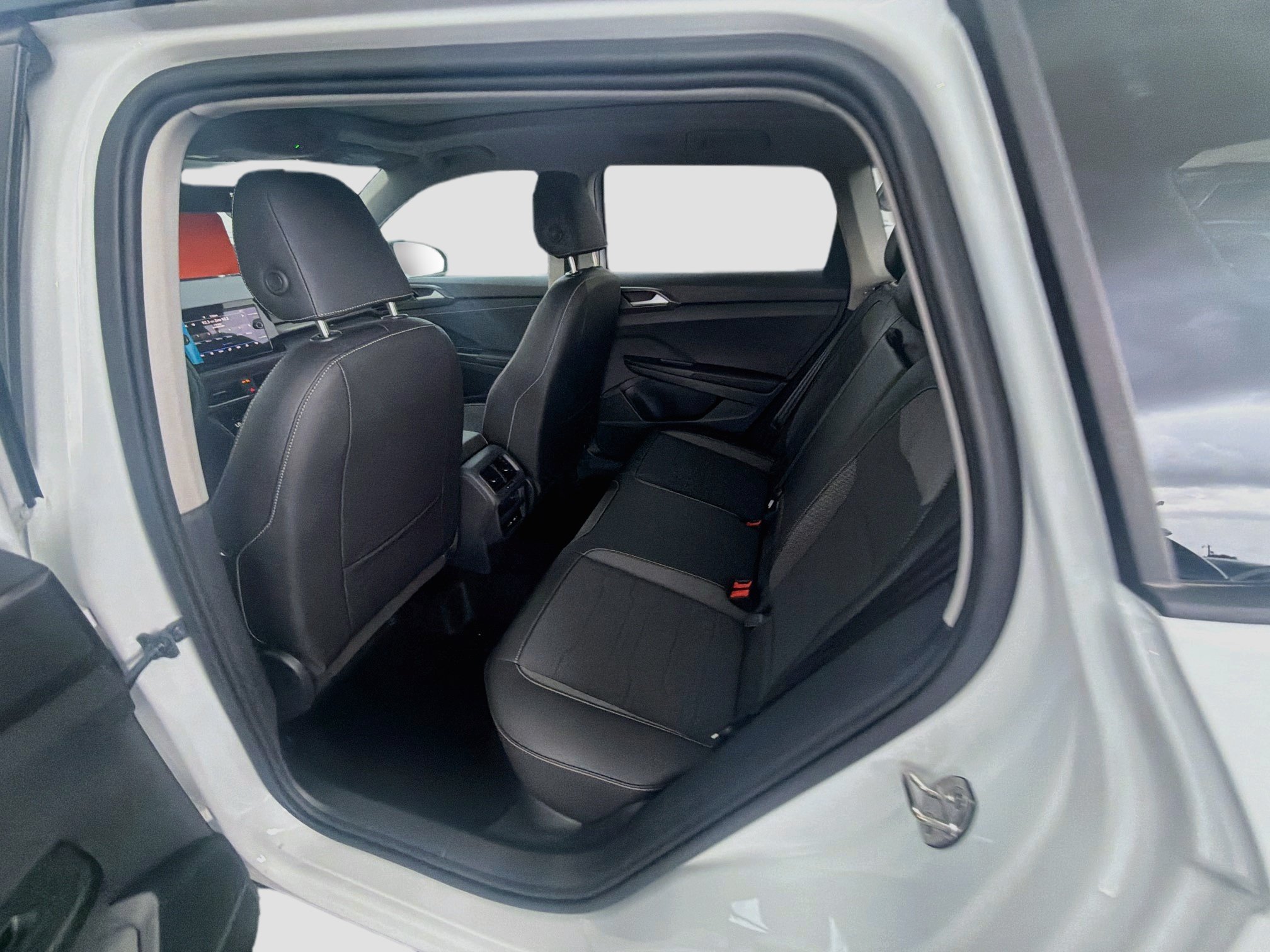 New 2026 Volkswagen Taos SE FWD image 19