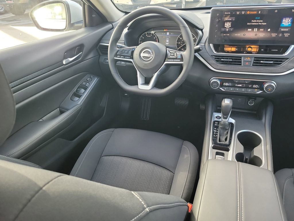 Used 2025 Nissan Altima 2.5 SV w/ SV Premium Package image 10