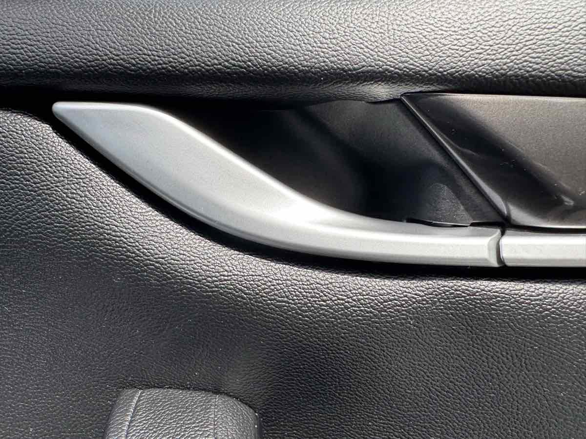 Used 2016 Maserati Ghibli RWD image 35