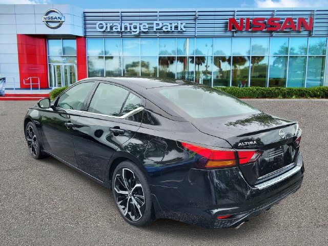 Used 2023 Nissan Altima 2.5 SR w/ SR Premium Package FWD image 3