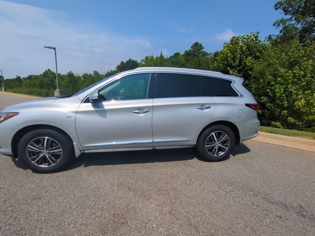 Used 2017 INFINITI QX60 Luxe w/ Premium Plus Package AWD/4WD image 4