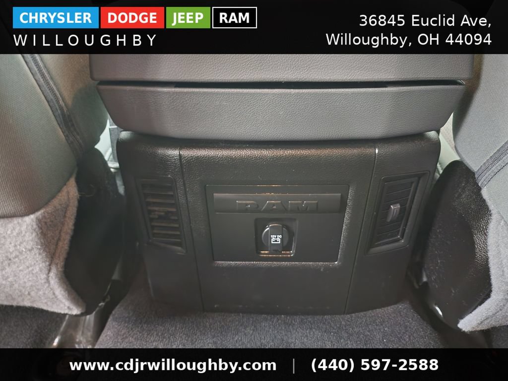 Used 2019 RAM 1500 Classic SLT w/ Black Appearance Group AWD/4WD image 30
