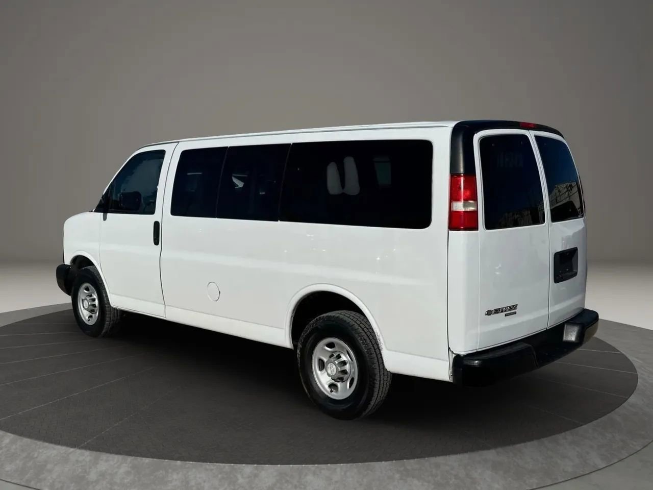 Used 2014 Chevrolet Express 2500 LS image 4