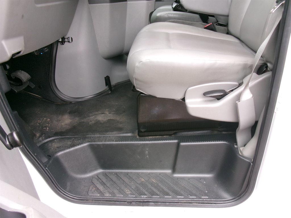 Used 2017 Ford E-350 and Econoline 350 Super Duty RWD image 25