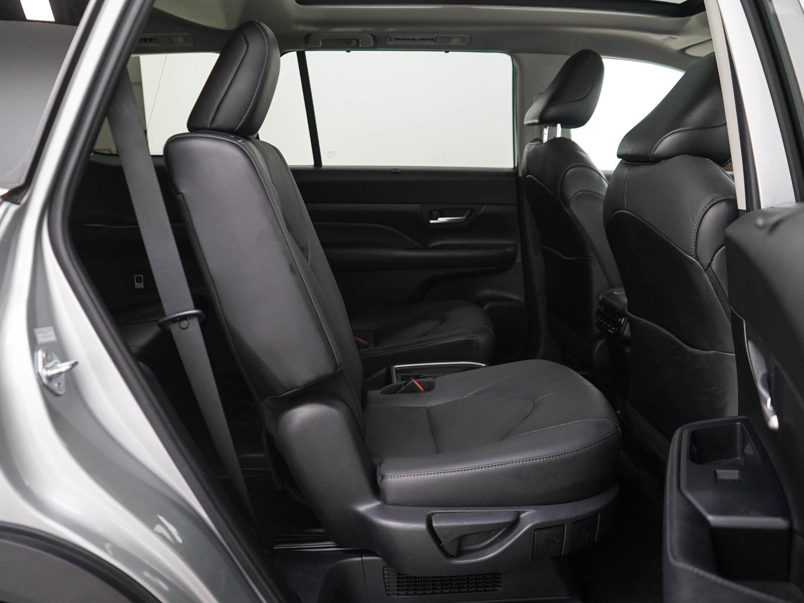 Used 2024 Toyota Grand Highlander AWD Hybrid image 12