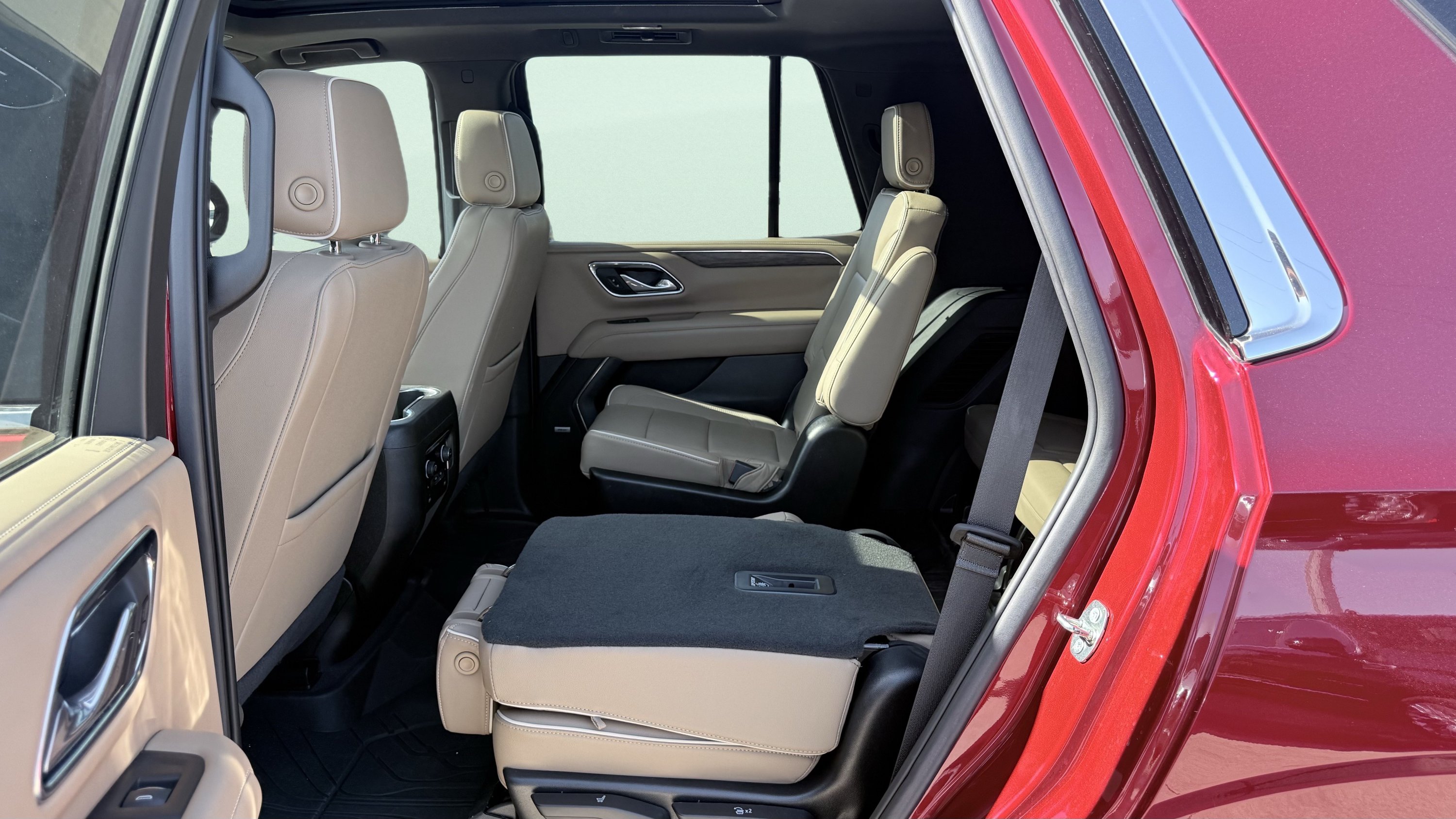 Used 2023 Chevrolet Tahoe Premier w/ Premium Package RWD image 36