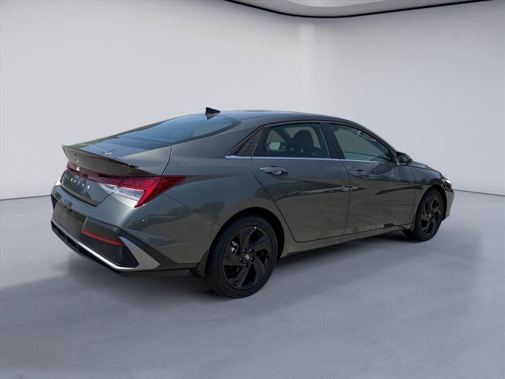 New 2026 Hyundai Elantra SEL Sport FWD image 5
