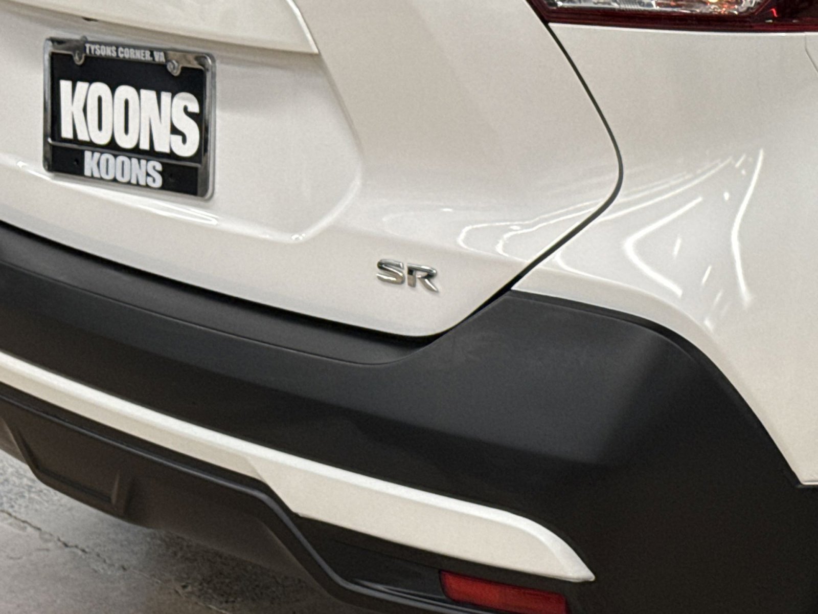 Used 2018 Nissan Kicks SR w/ Premium Package FWD image 29