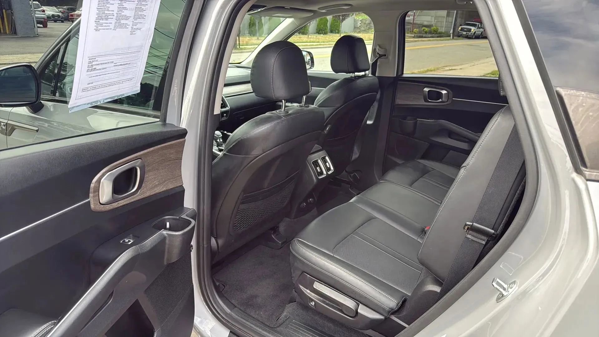 Used 2022 Kia Sorento S w/ Panoramic Sunroof Package image 28