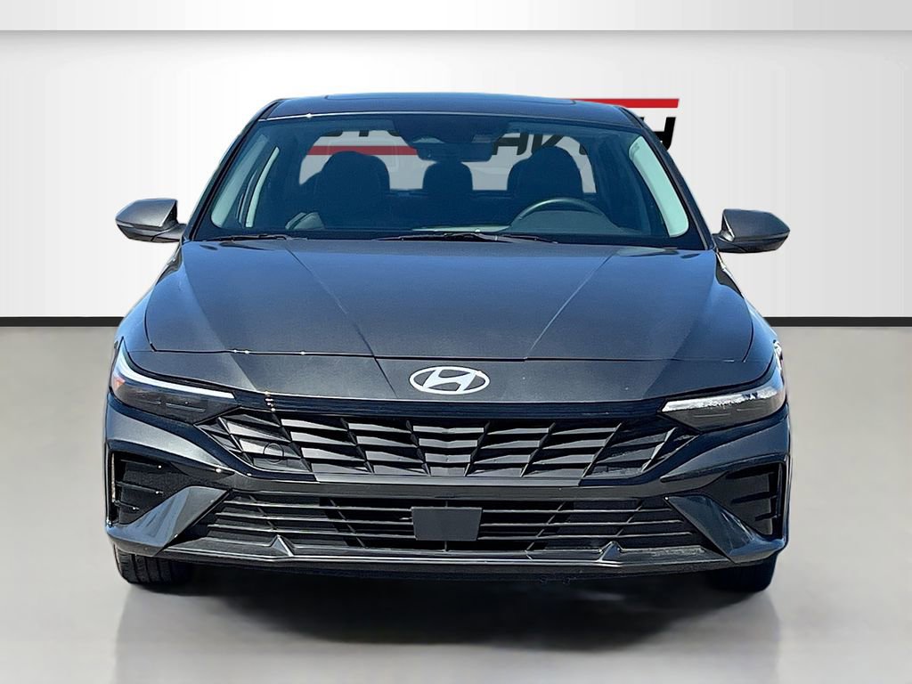 Used 2025 Hyundai Elantra Limited FWD image 2
