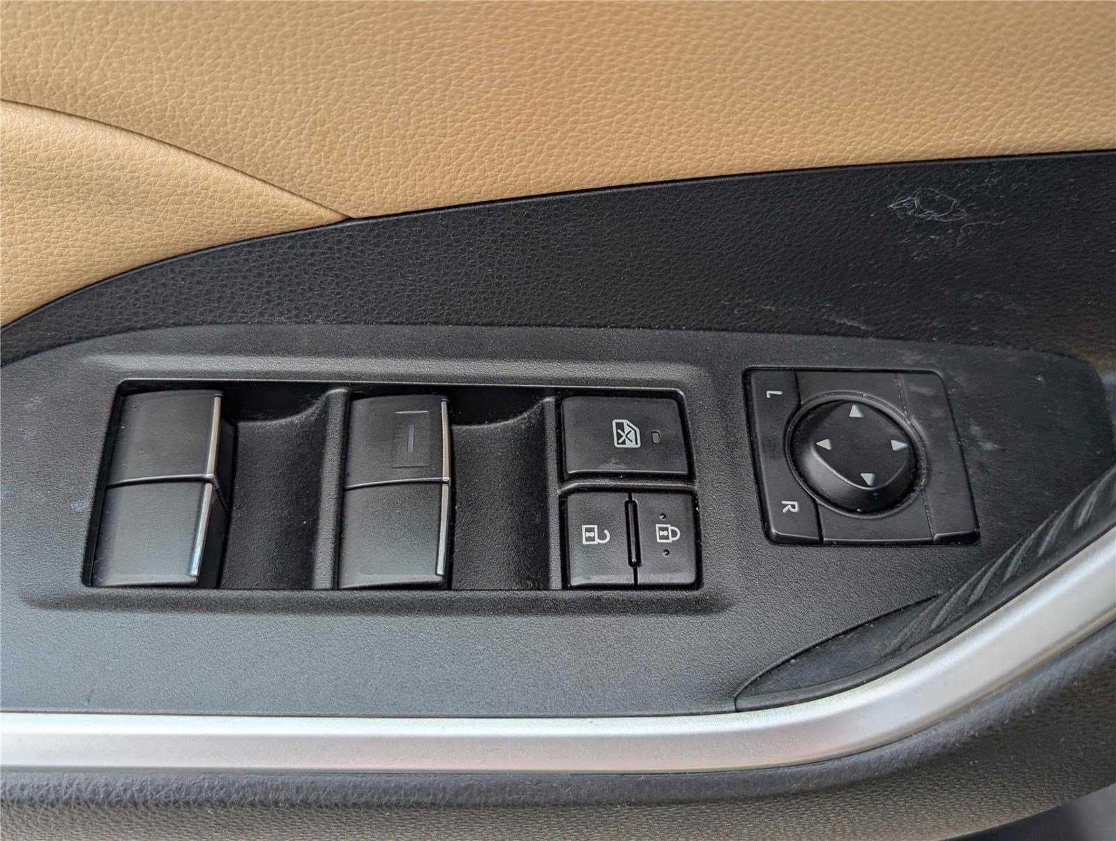 Used 2021 Toyota RAV4 XLE Premium image 18