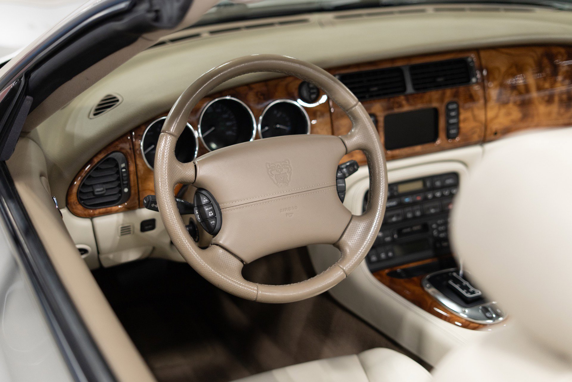 Used 2006 Jaguar XK8 Convertible image 43