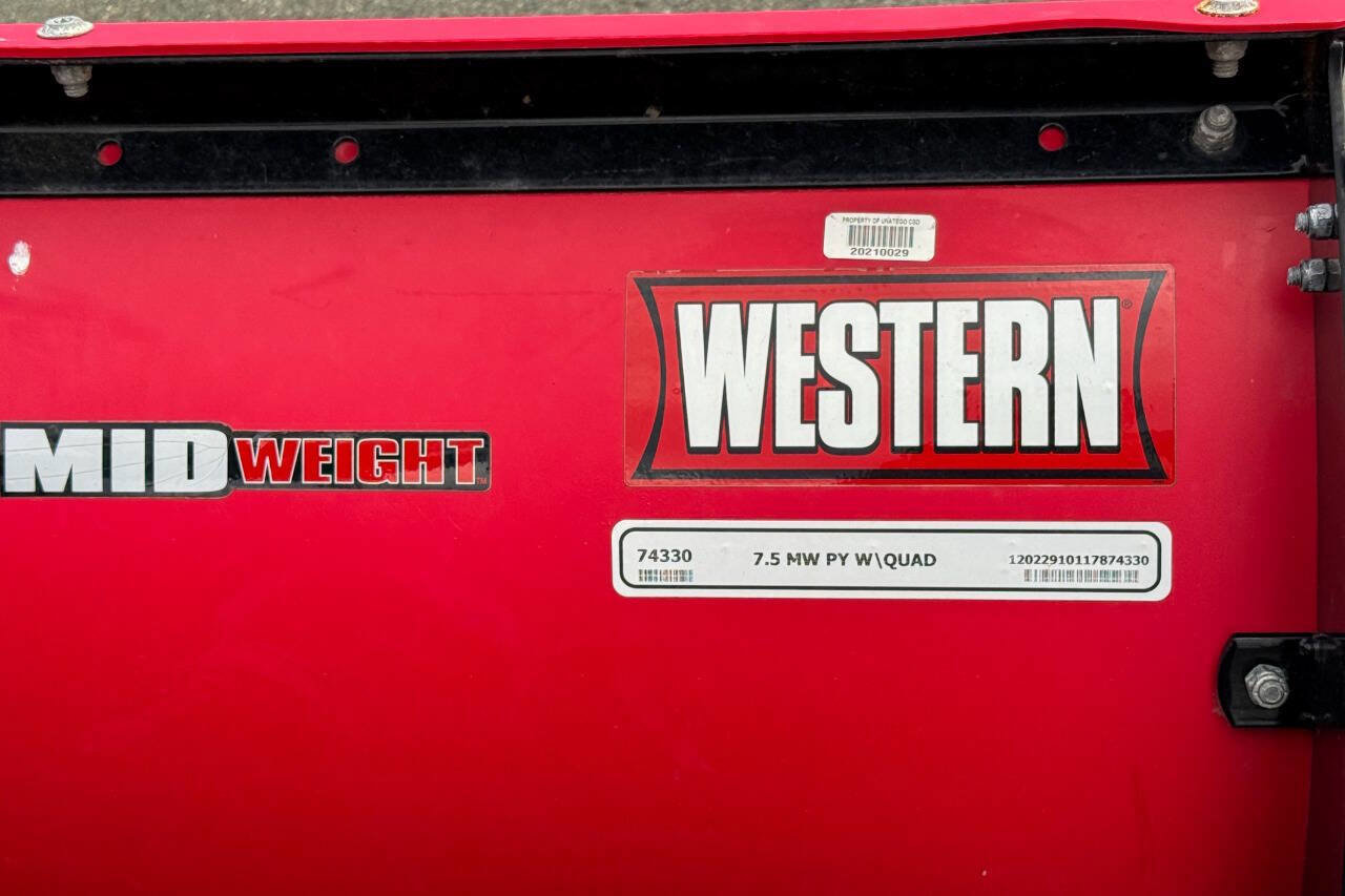 Used 2011 Chevrolet Suburban 2500 image 13