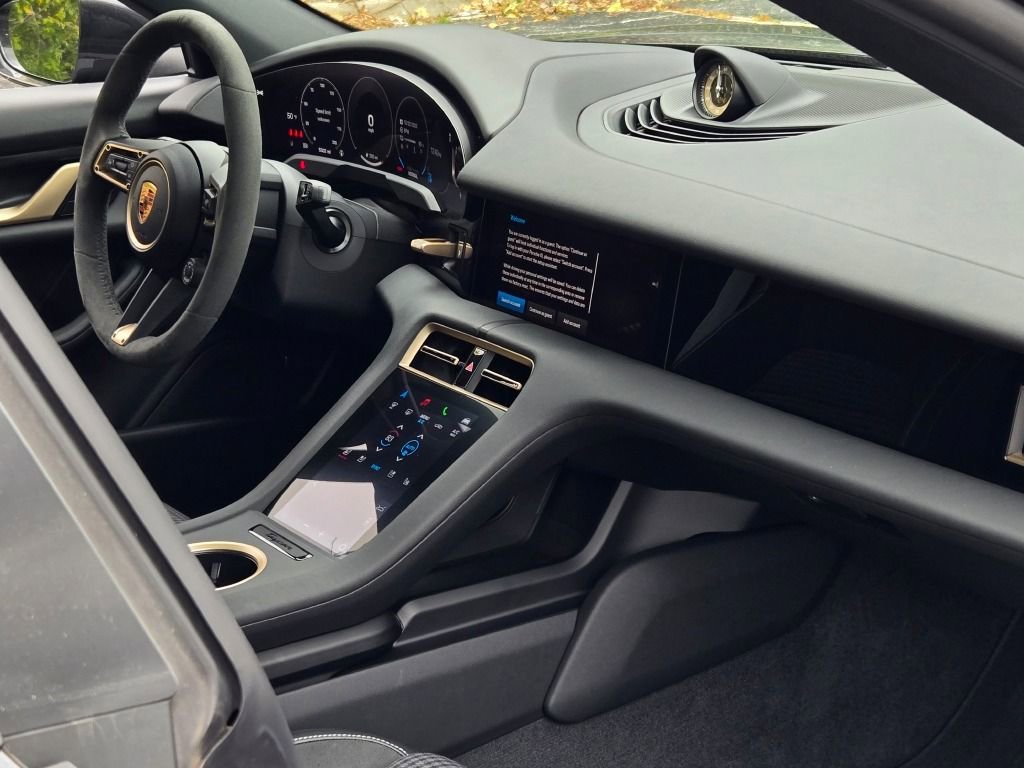 Certified 2025 Porsche Taycan 4S image 37