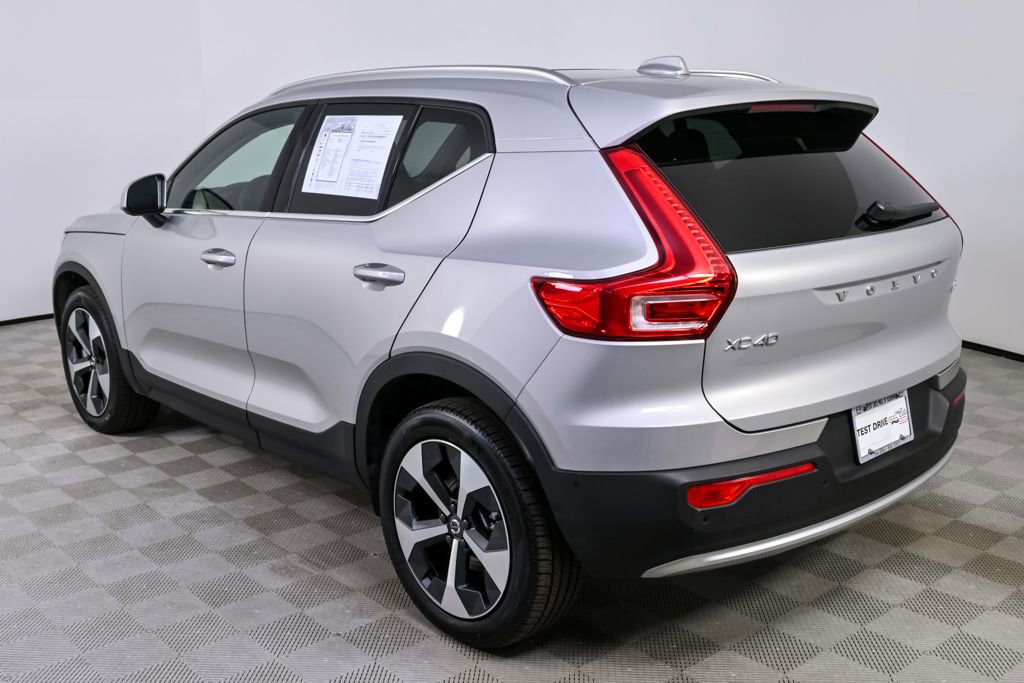 Certified 2025 Volvo XC40 B5 Plus image 4