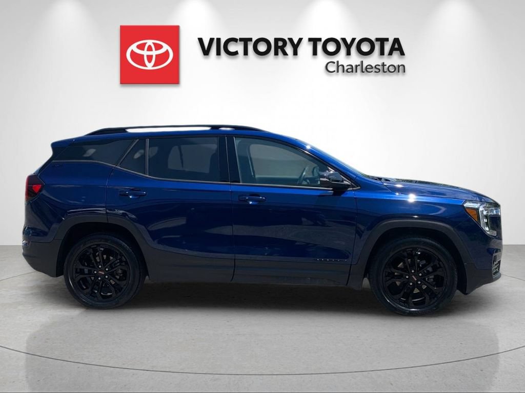 Used 2022 GMC Terrain SLT w/ Infotainment Package II AWD/4WD image 6