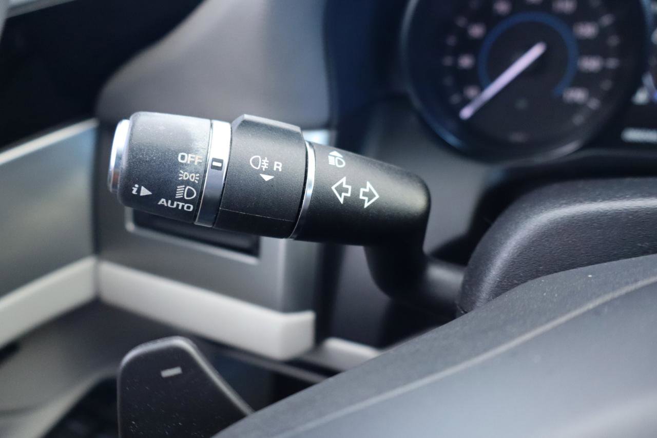 Used 2017 Jaguar XF Premium image 26