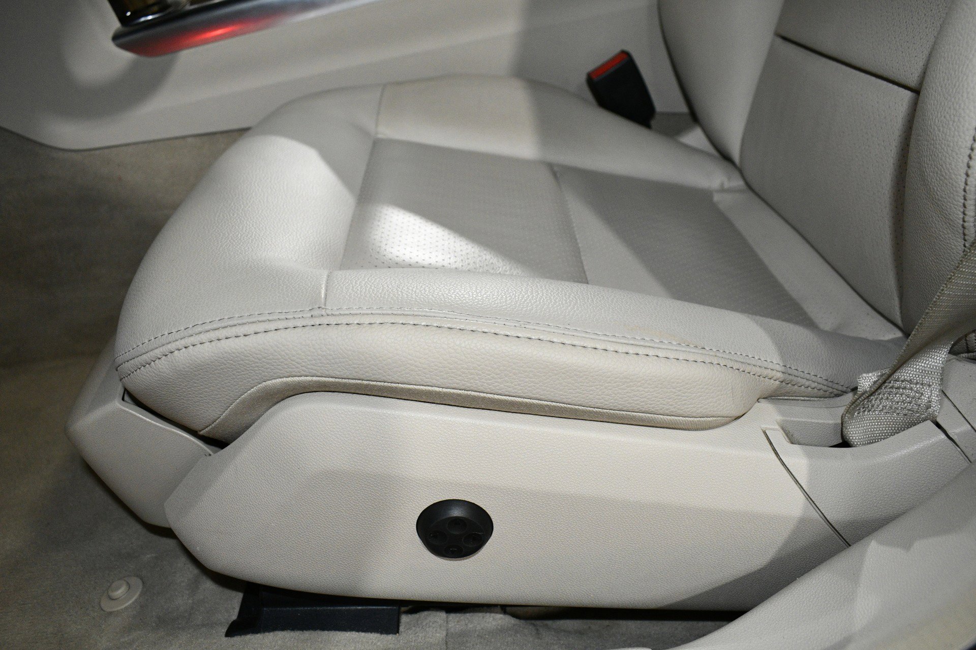 Used 2014 Mercedes-Benz E 350 4MATIC Sedan image 13