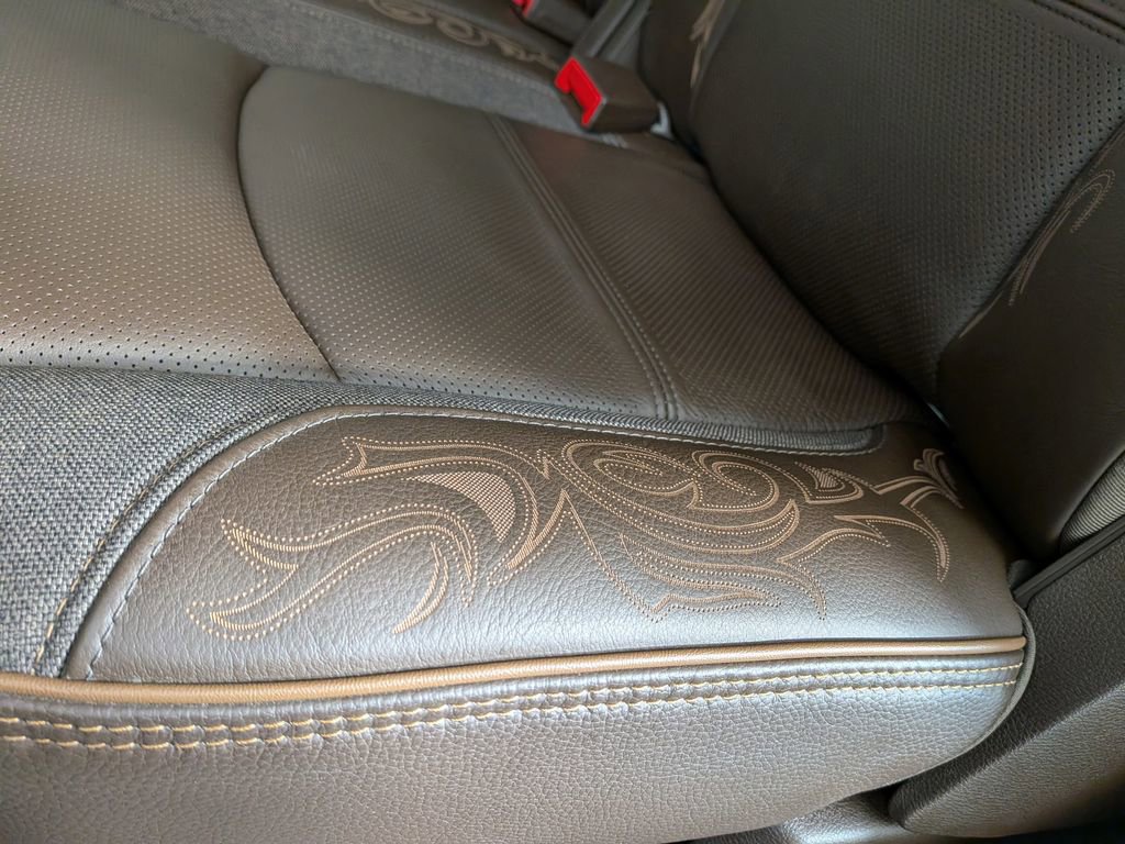 Used 2025 RAM 3500 Longhorn image 39