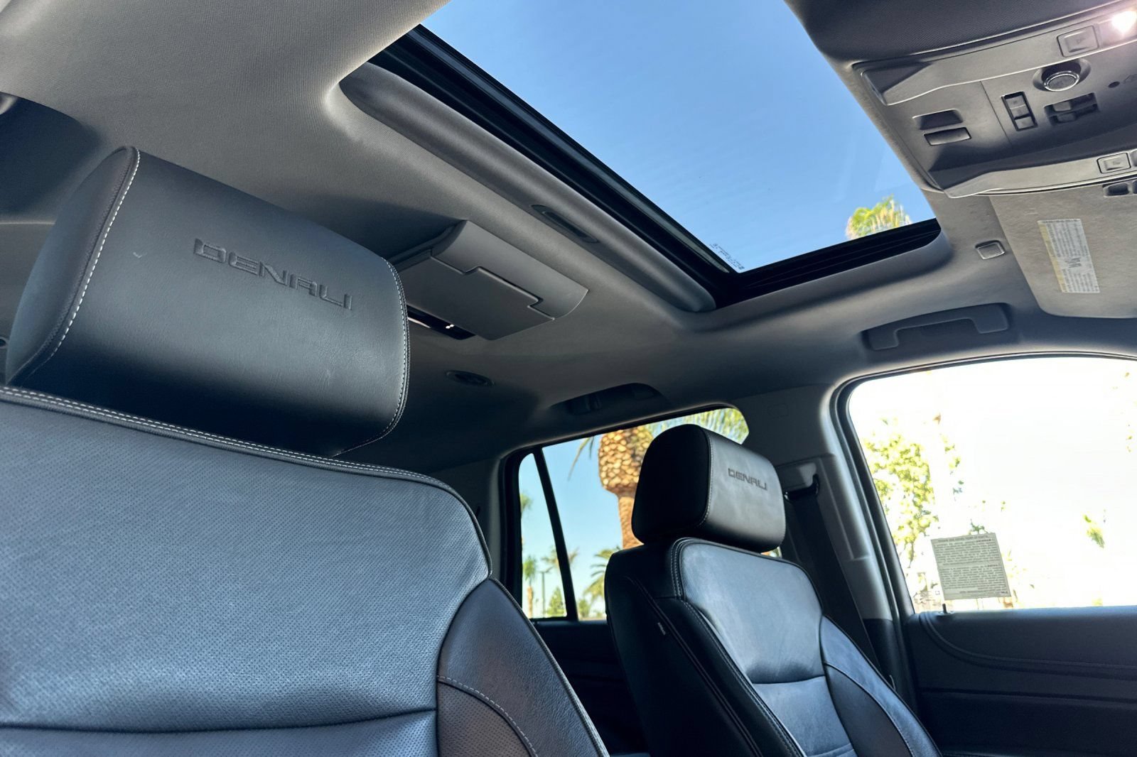 Used 2018 GMC Yukon Denali w/ Denali Ultimate Package AWD/4WD image 19