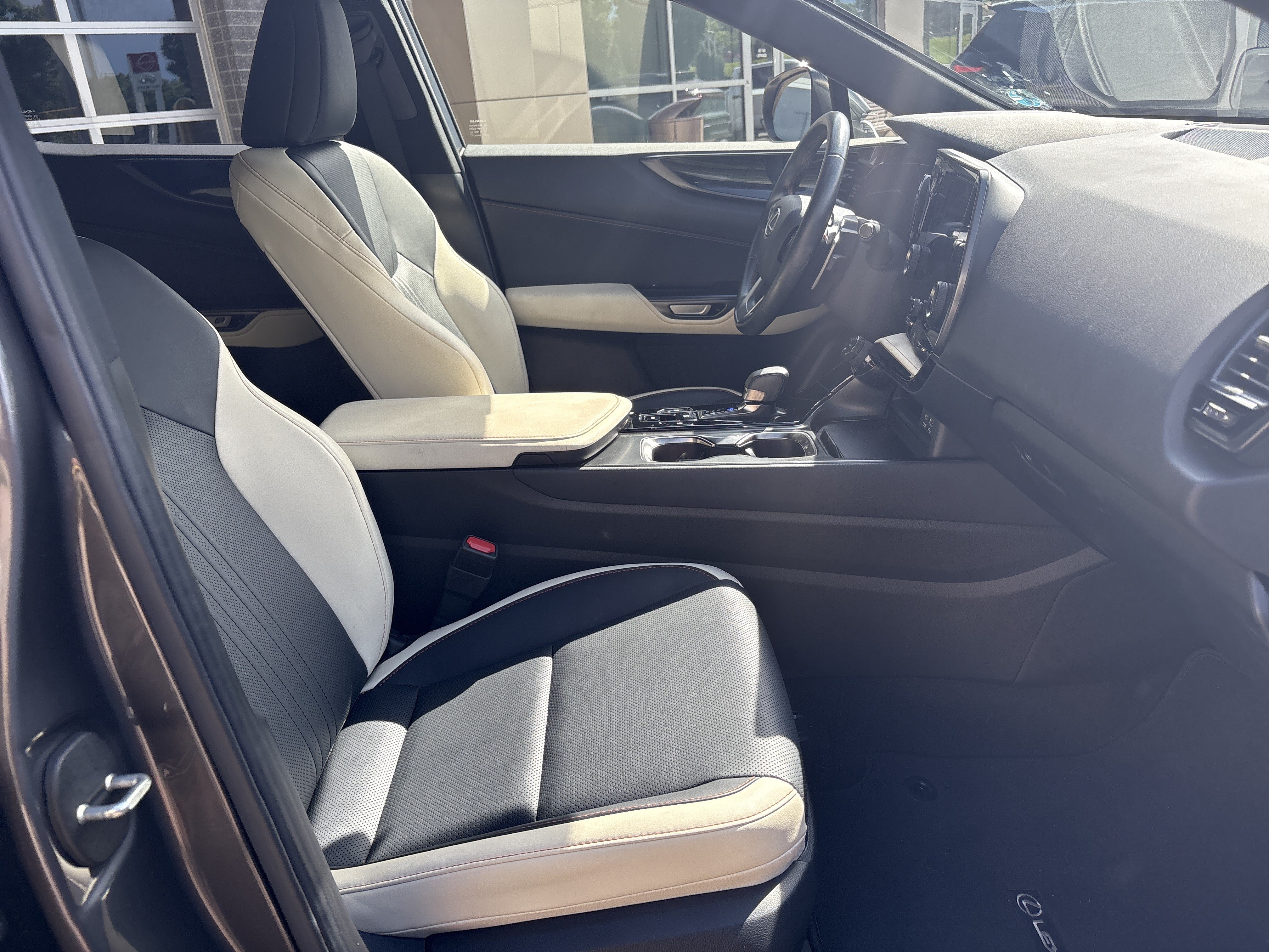 Used 2023 Lexus NX 250 FWD w/ Towing Package (2000 Lbs) image 33