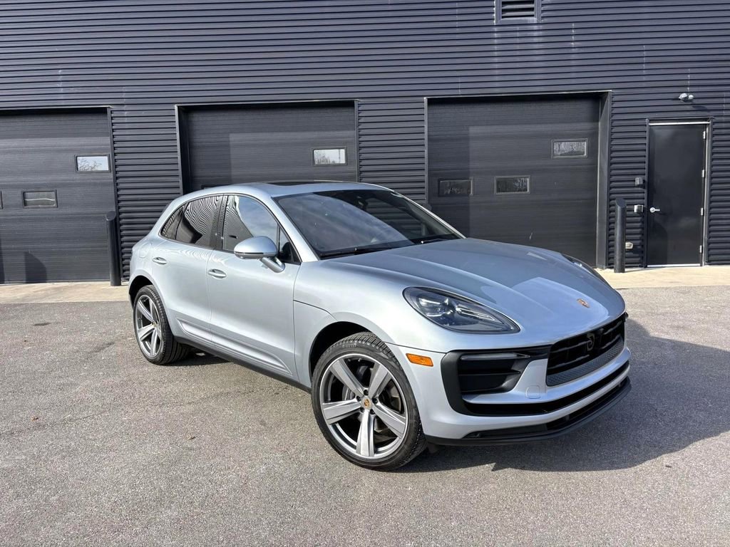 Certified 2024 Porsche Macan image 12