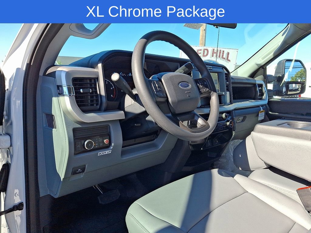 New 2025 Ford F550 4x4 Regular Cab Super Duty image 6