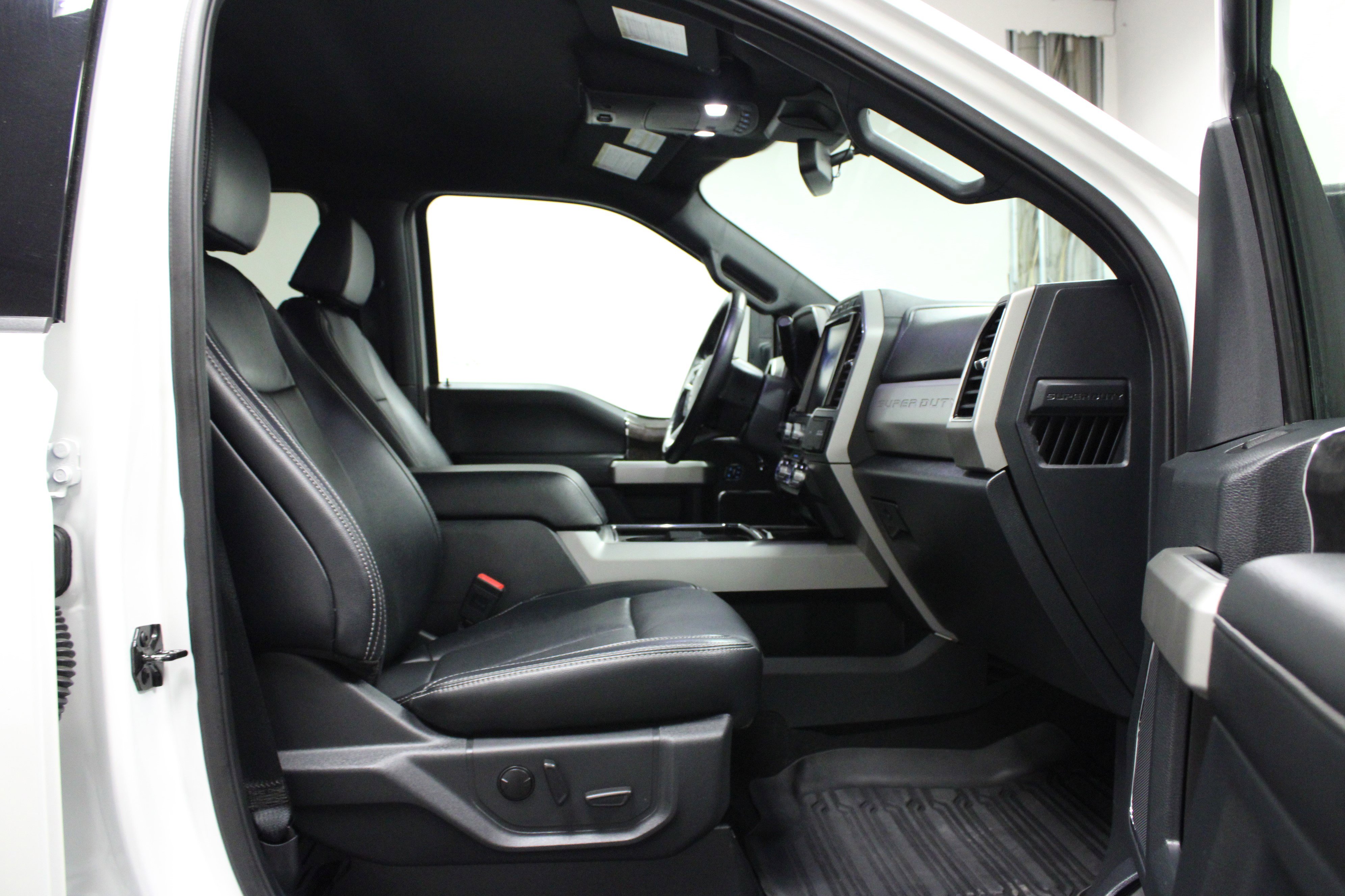 Used 2022 Ford F250 Lariat w/ Tremor Off-Road Package image 15