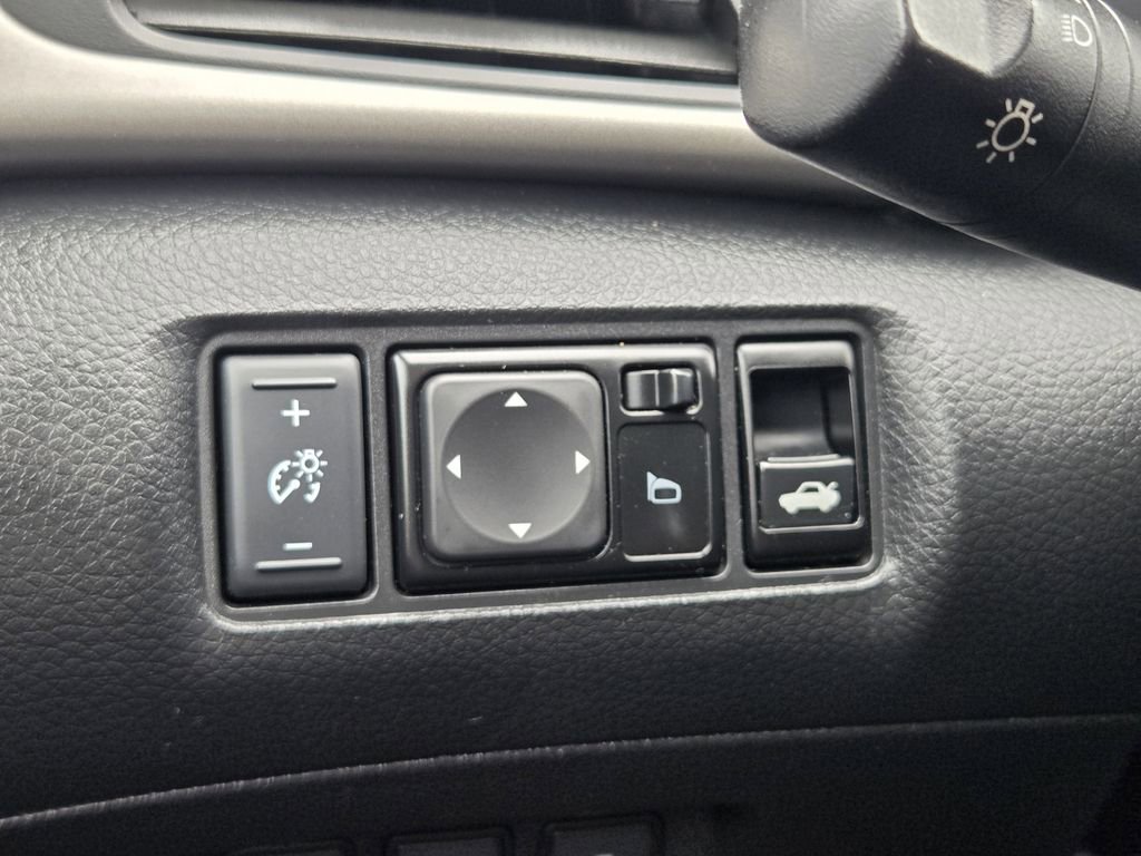 Used 2014 Nissan Sentra SV FWD image 22