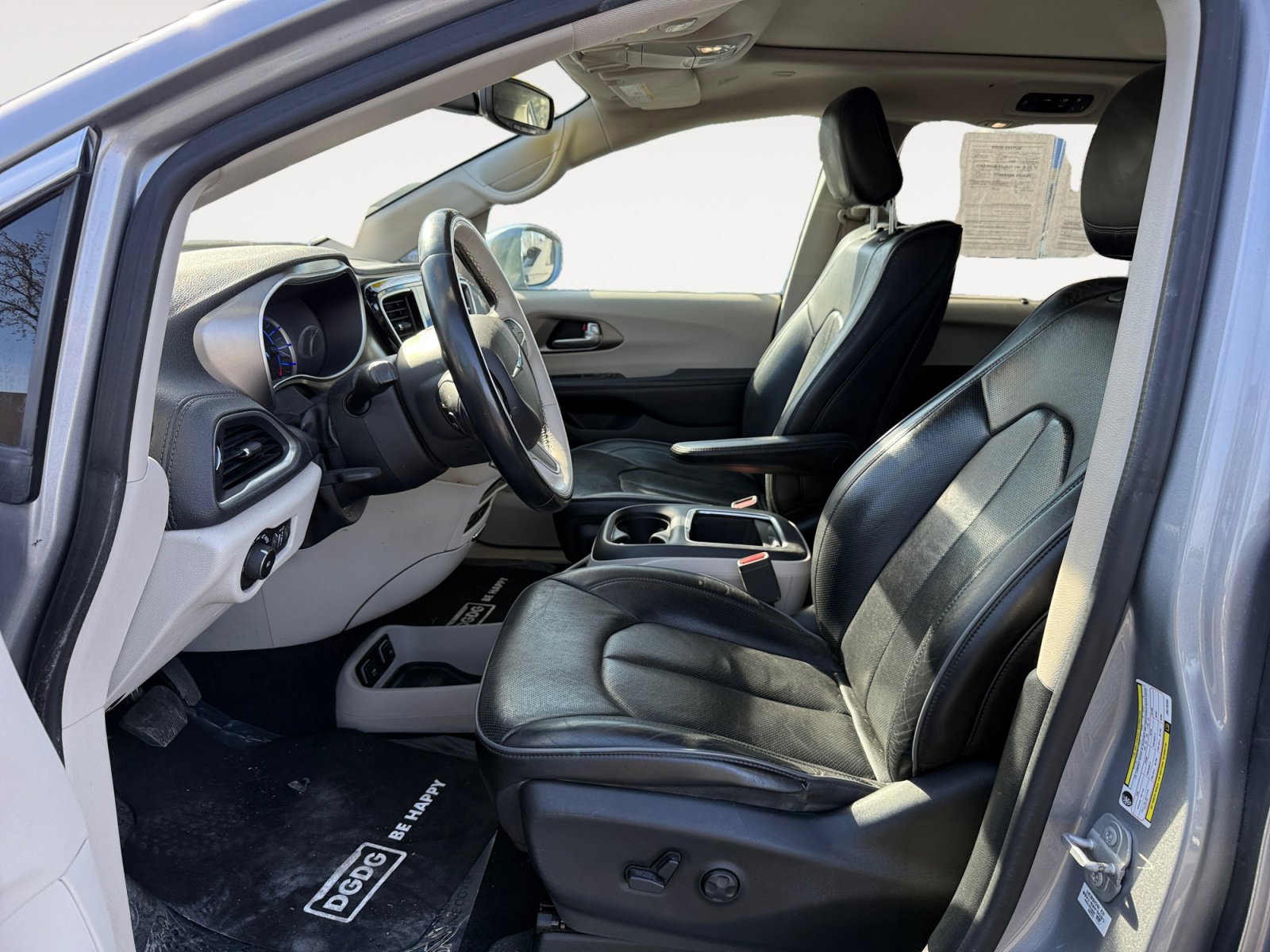 Used 2018 Chrysler Pacifica Limited image 10