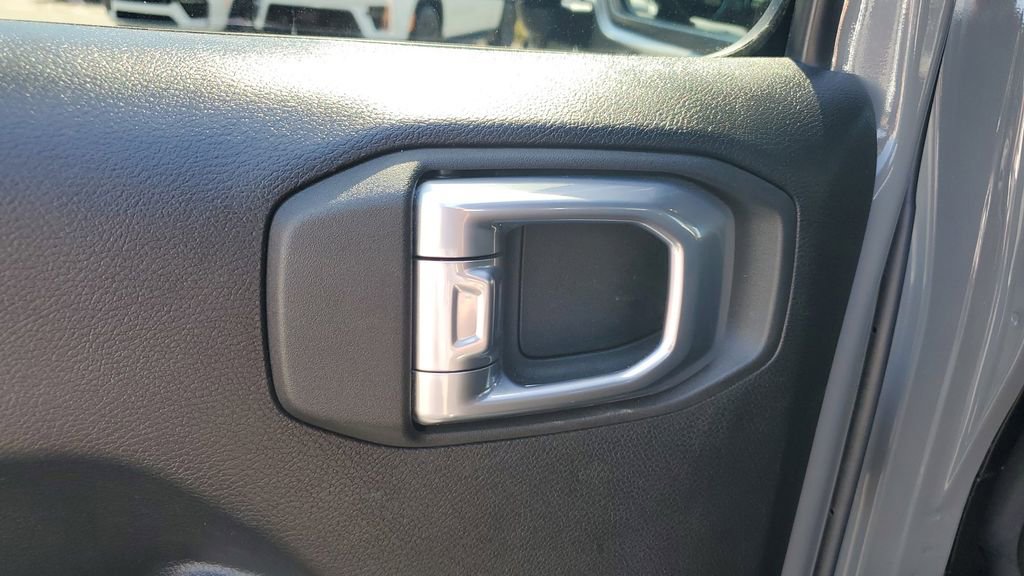 Used 2022 Jeep Wrangler Unlimited Rubicon 4xe w/ Steel Bumper Group AWD/4WD image 17