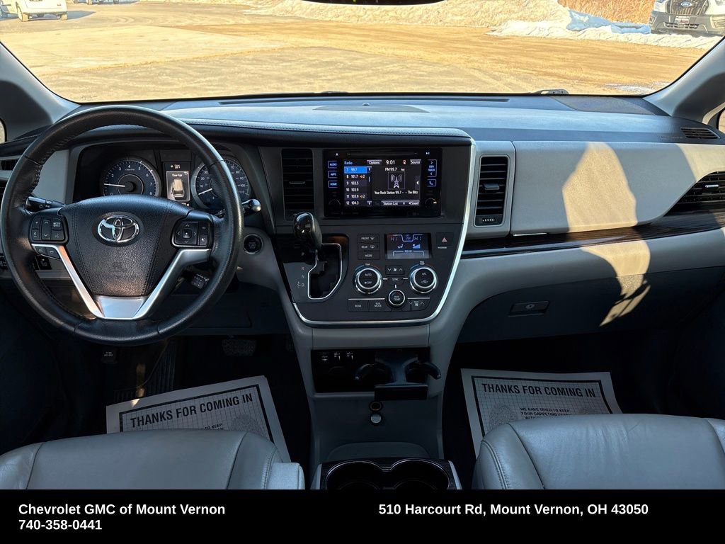 Used 2017 Toyota Sienna L image 21