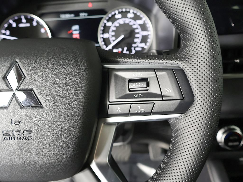New 2026 Mitsubishi Outlander LE AWD/4WD image 39