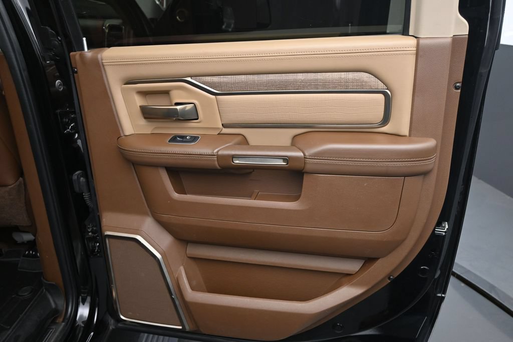 Used 2022 RAM 3500 Limited AWD/4WD image 26