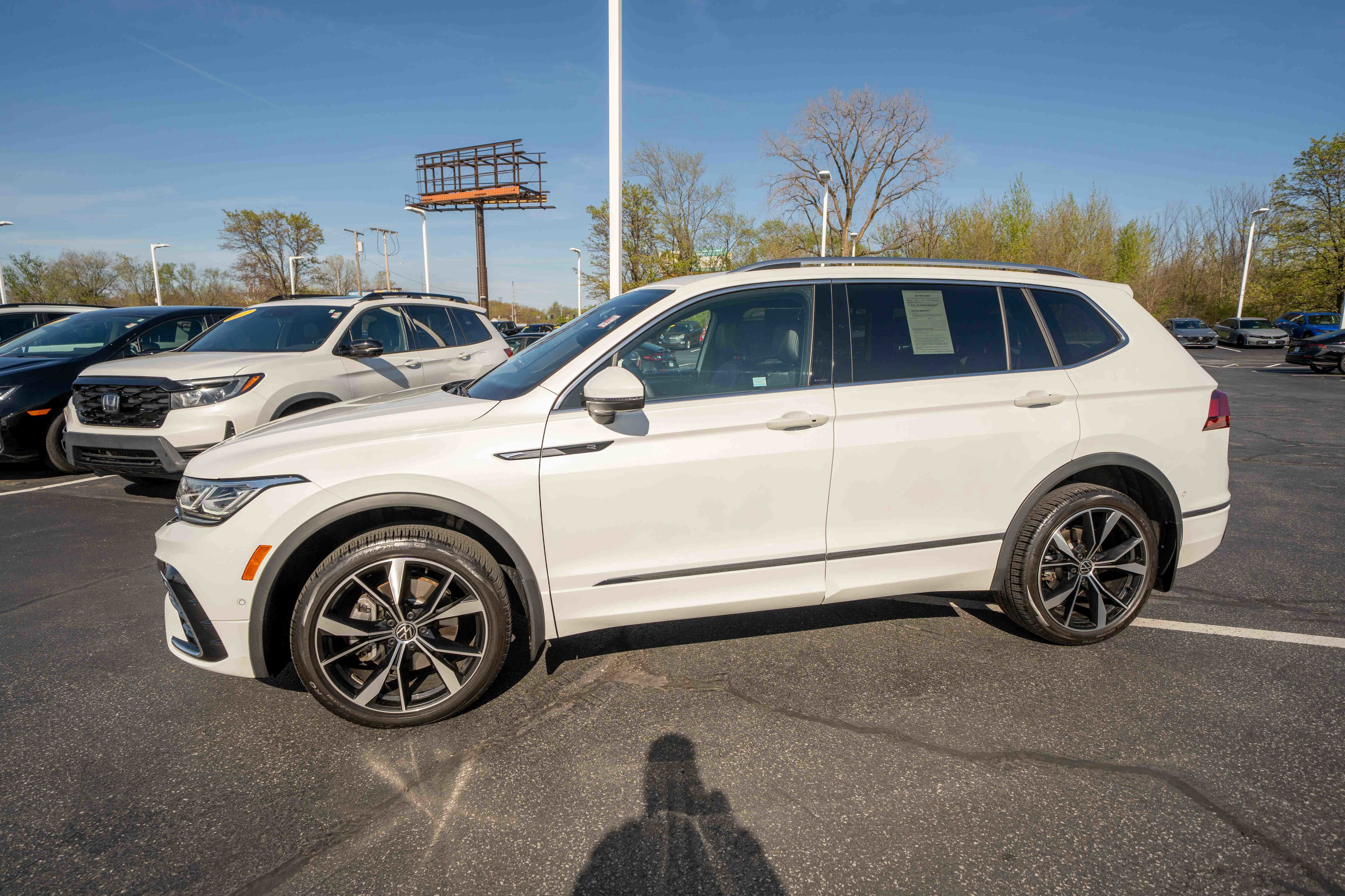 Used 2024 Volkswagen Tiguan SEL R-Line image 3
