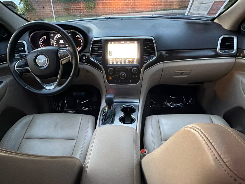 Used 2018 Jeep Grand Cherokee Limited AWD/4WD image 16