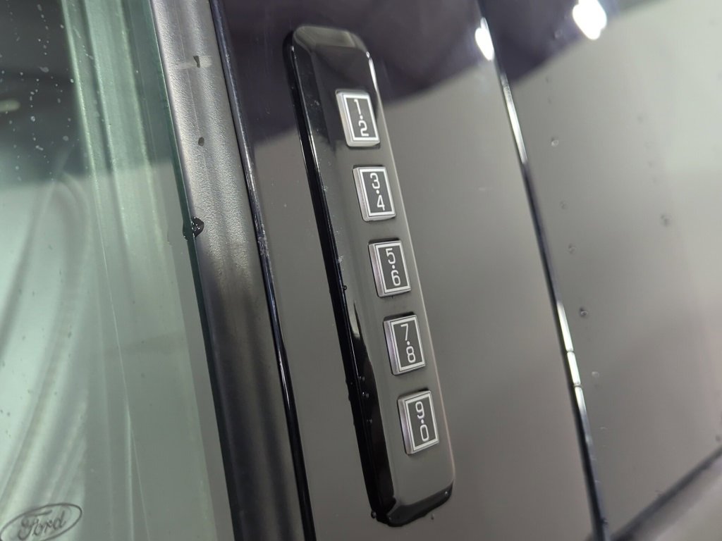 Used 2022 Ford F250 Lariat w/ Lariat Ultimate Package image 18