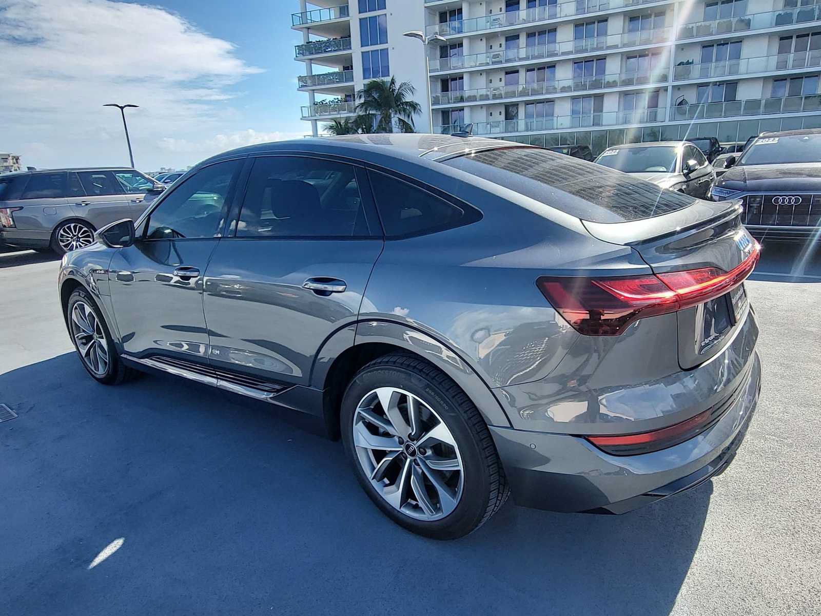 Used 2021 Audi e-tron Premium Plus w/ Premium Plus Package AWD/4WD image 3