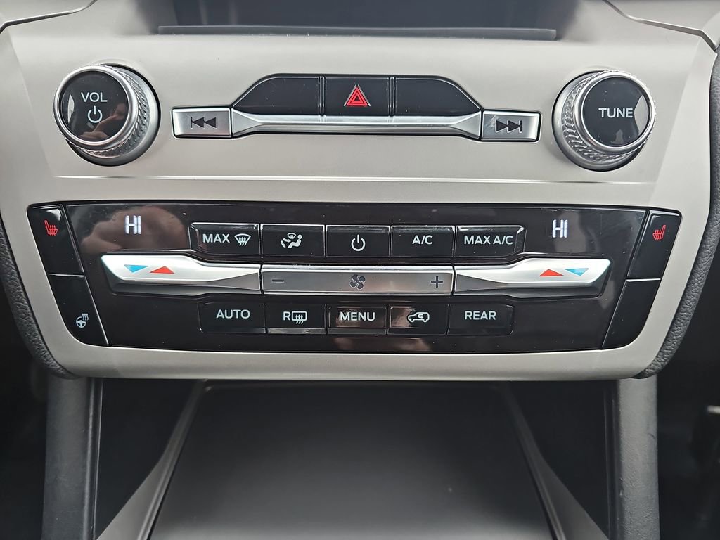 Used 2021 Ford Explorer XLT w/ Equipment Group 202A image 23