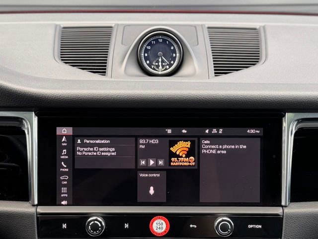 Certified 2025 Porsche Macan image 27