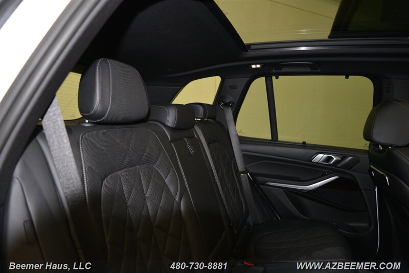 Used 2025 BMW X5 xDrive40i w/ M Sport Package AWD/4WD image 19