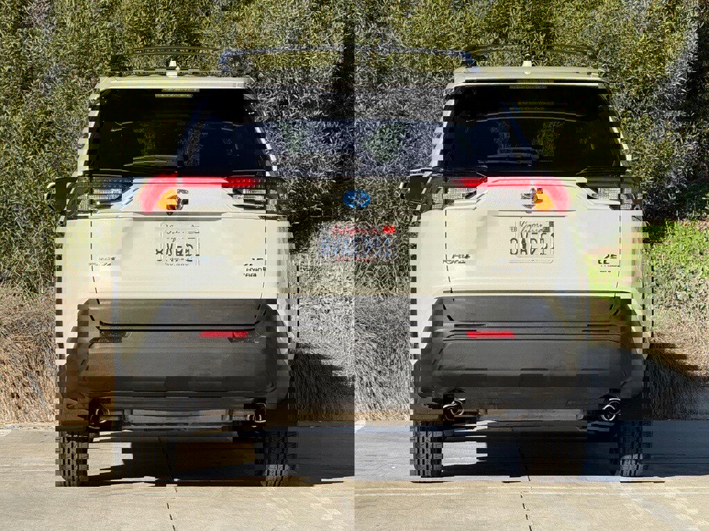 Used 2021 Toyota RAV4 XLE Premium image 11