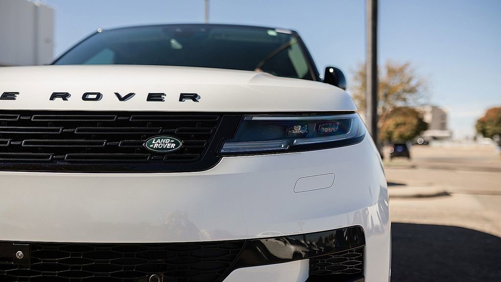 Used 2024 Land Rover Range Rover Sport SE image 15