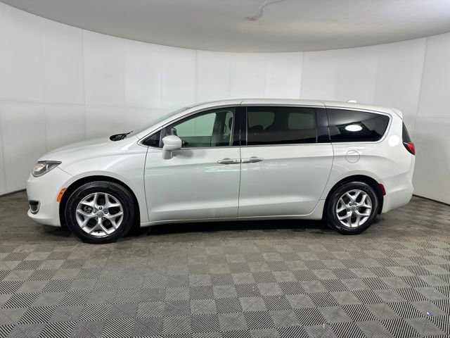 Used 2019 Chrysler Pacifica Touring Plus w/ Tire & Wheel Group image 6