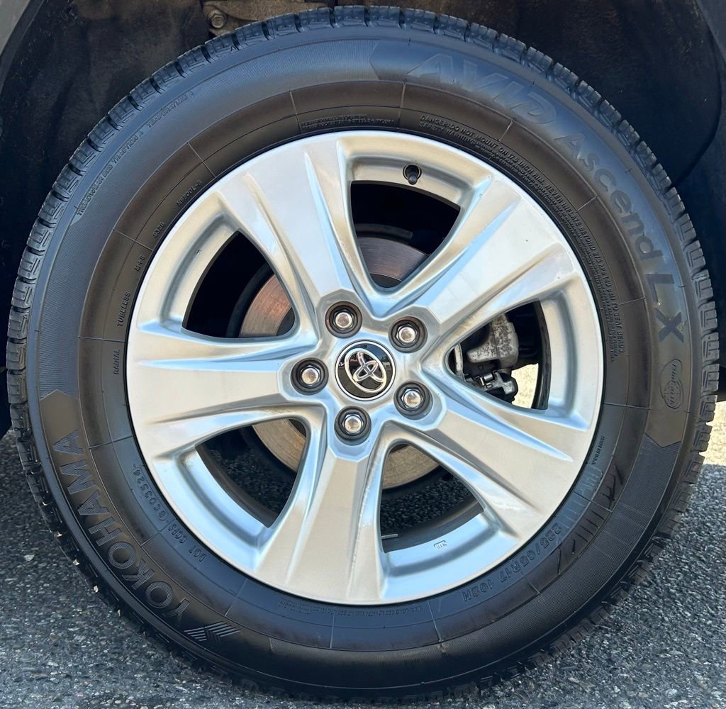 Certified 2021 Toyota RAV4 XLE AWD/4WD image 27