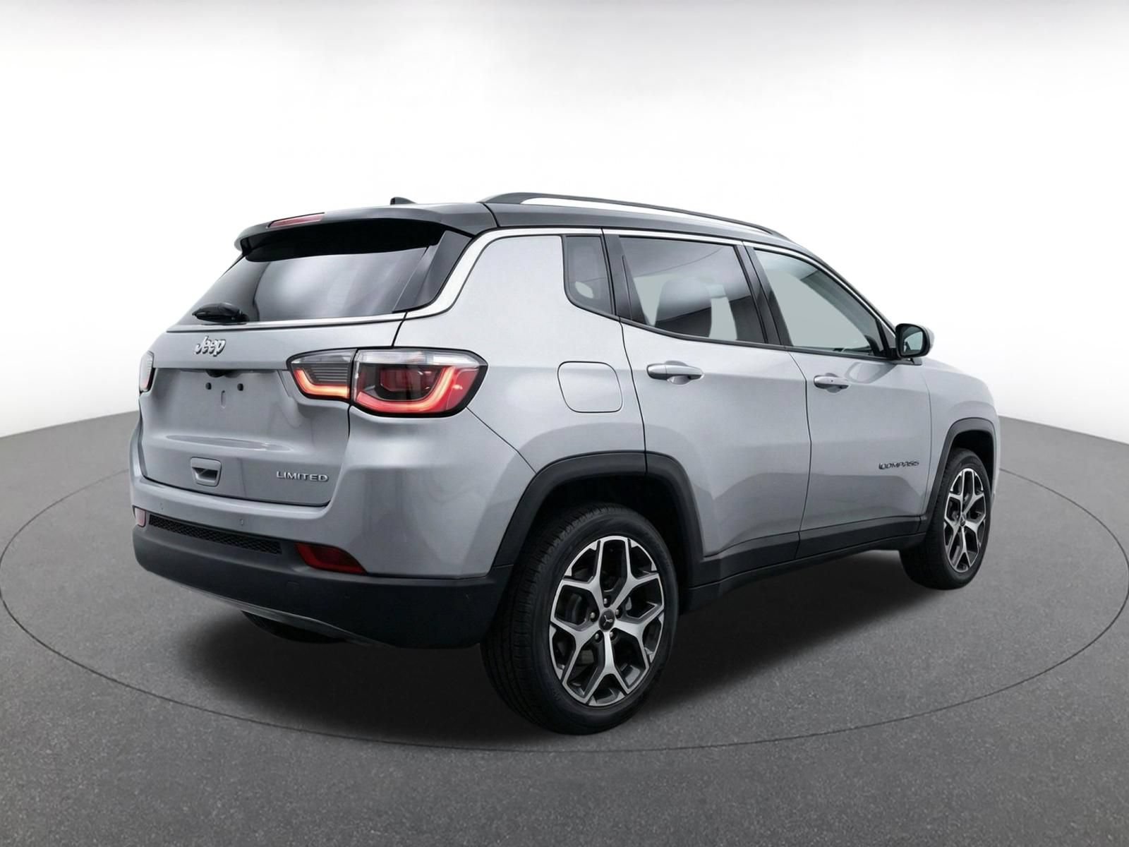Used 2025 Jeep Compass Limited AWD/4WD image 9
